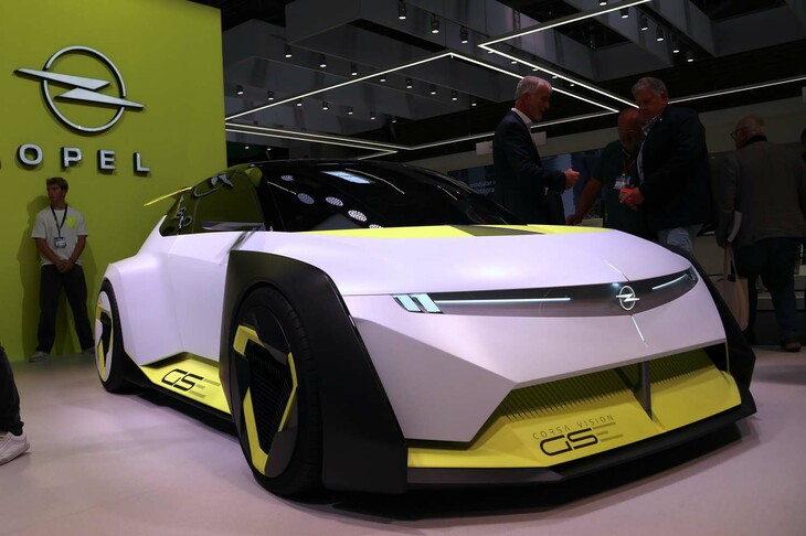 「オペル・コルサGSEビジョン グランツーリスモ」。その名のとおり、「プレイステーション7」のゲームにも登場予定だ。