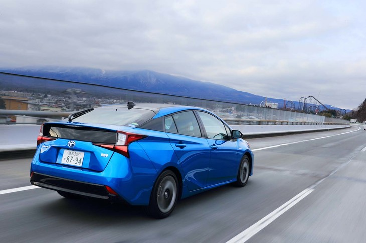 プリクラッシュセーフティーやレーダークルーズコントロールなどからなる衝突回避支援パッケージ「Toyota Safety Sense」が全車に標準装備とされている。