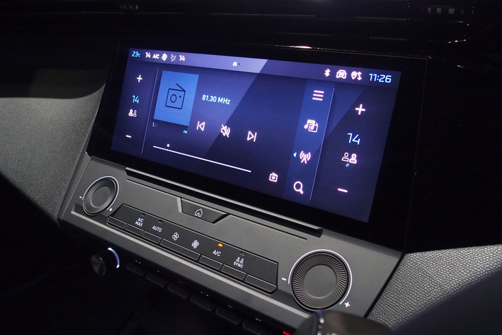 プジョー308アリュール（センターディスプレイ）