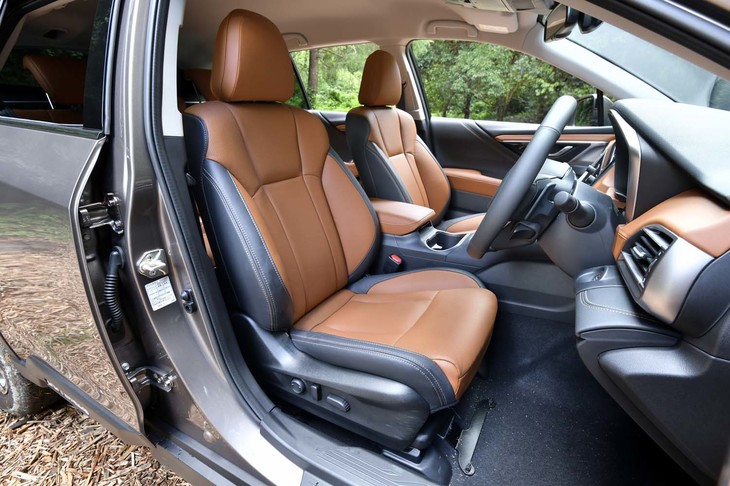 スバル・レガシィ アウトバック リミテッドEX（フロントシート）