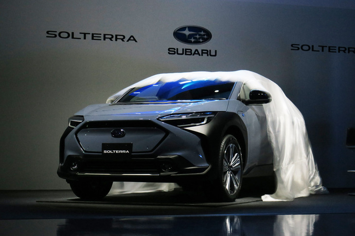 アンベールされる「スバル・ソルテラ」。