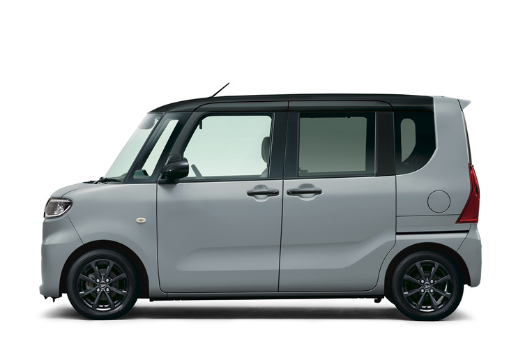 カラードドアミラーやドアアウターハンドル、アルミホイールにブラックのアクセントが採用された特別仕様車「タントX“デイリーツール”」。