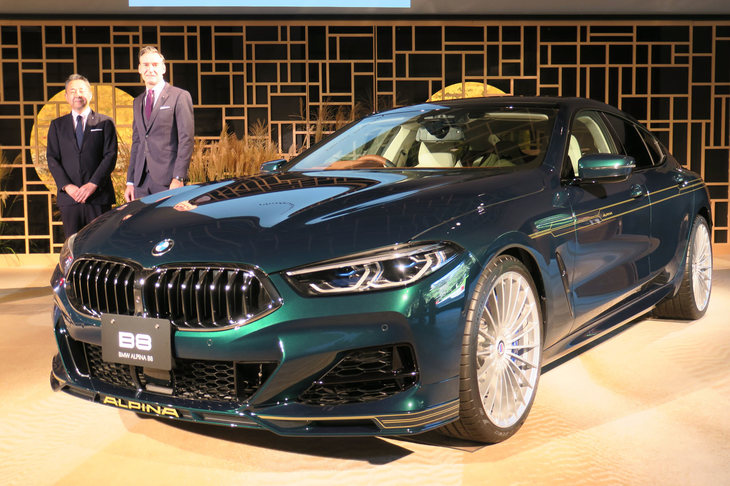 ニコル・オートモビルズのヴァイス・プレジデント ミヒャエル・ヴィット氏（右）と営業部長の杉山正光氏（左）。