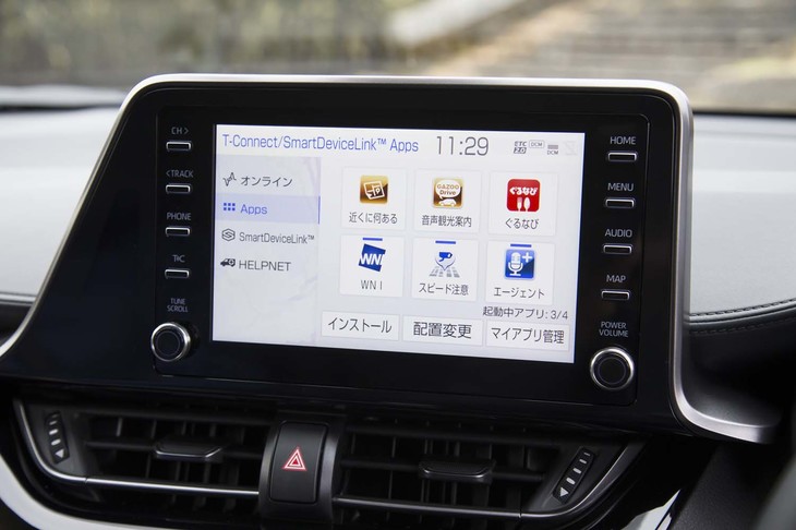 マイナーチェンジを機に、「C-HR」は全車、ディスプレイオーディオと車載通信機（DCM）を装備。さまざまな通信サービスが利用できるようになった。