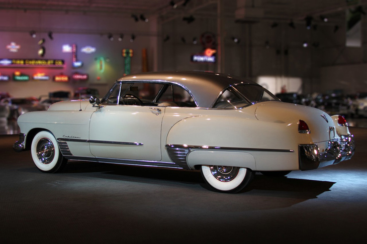 1949年「キャデラック・クーペ・ド・ヴィル」。