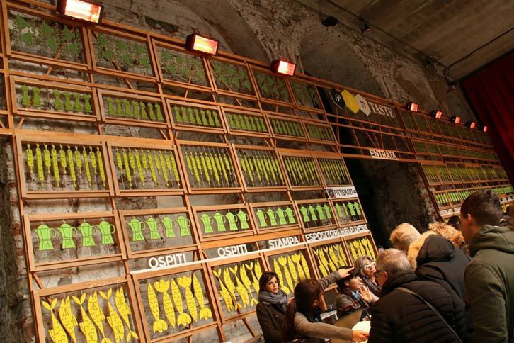 古いファサードとアーチもそのまま残され、現在はイベント開催時のゲートとして用いられている。