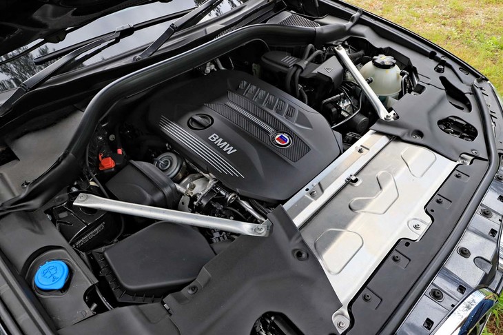 「BMWアルピナXD3」のディーゼルターボエンジンは、「BMW X3 M40d」のものよりも7PS増しの最高出力333PSと、20N・m増しの最大トルク700N・mを発生する。