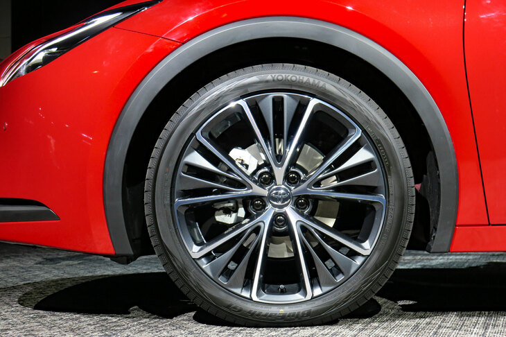 トヨタ・プリウス2.0L HEVプロトタイプ（タイヤ＆ホイール）