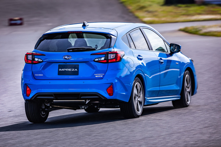 スバル・インプレッサ（クローズドコースでの走行シーン）