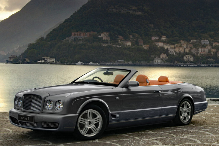 2006年に登場した2代目「アズール」では、過給機に近代的なツインターボが採用された。写真は高性能版の「アズールT」。（写真：Newspress）