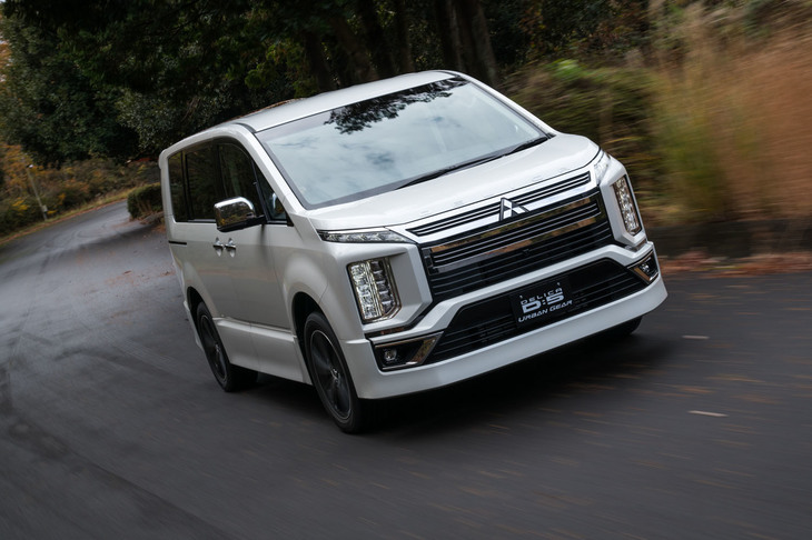 従来型よりも乗り心地と車両の安定感が大きく向上していた「デリカD：5」。リアダンパーの大径化が効いている。