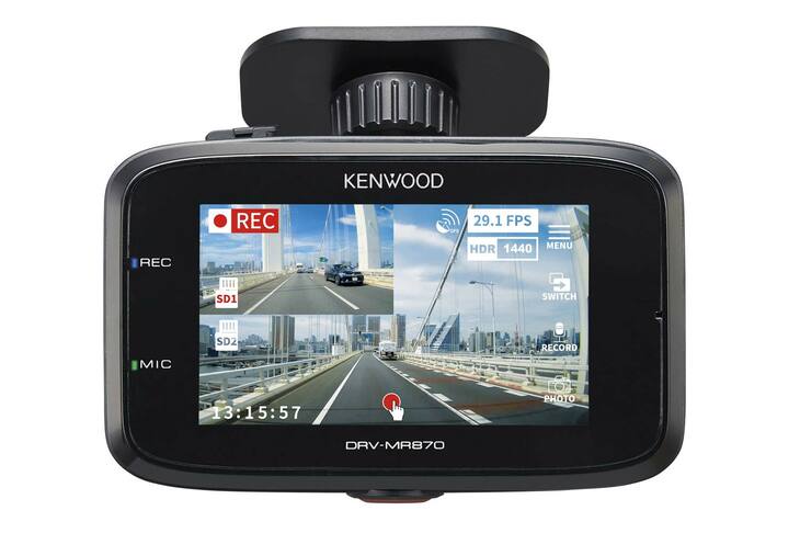 ケンウッド・ドライブレコーダーとしては初の3年間長期保証が付いた2カメラタイプの「DRV-MR870」。フルハイビジョンの約1.8倍となるWQHDでの3.7メガ録画で鮮明な記録画像を残せる。