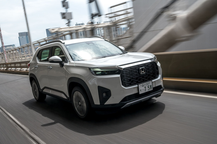 先進運転支援システムの「ホンダセンシング」は衝突被害軽減ブレーキや車線維持支援システム、誤発進抑制制御などがひととおりそろっている。駐車ブレーキが手引き式のためアダプティブクルーズコントロールに渋滞追従機能が付かない。