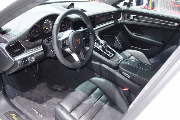 ポルシェ・パナメーラ ターボS E-ハイブリッド