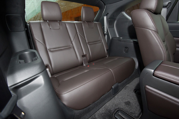 ミニバンではない3列シート車としては、広めの空間が確保された「CX-8」の最後列。追突された際の安全性の高さも、CX-8の強みとされている。
