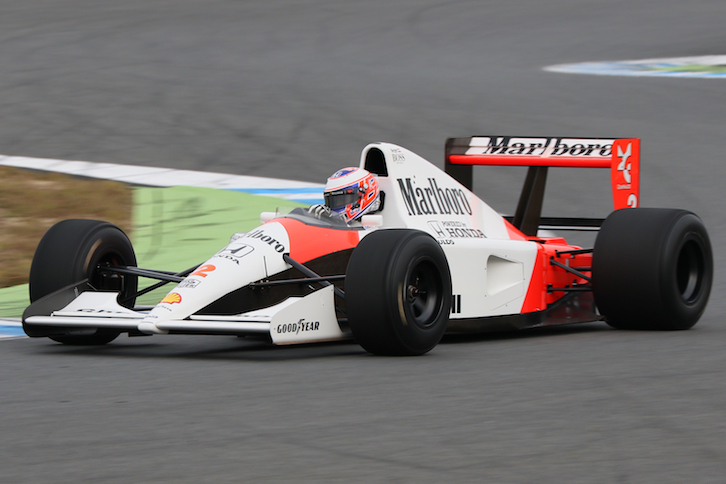 「Sound of ENGINE〜世界最速への挑戦」では、Honda Racingの歴史に残るマシンを現役のトップドライバー／ライダーが披露。1991年に8回の優勝を遂げた「マクラーレン・ホンダMP4/6」をジェンソン・バトン選手がドライブし、V12サウンドを響かせた。