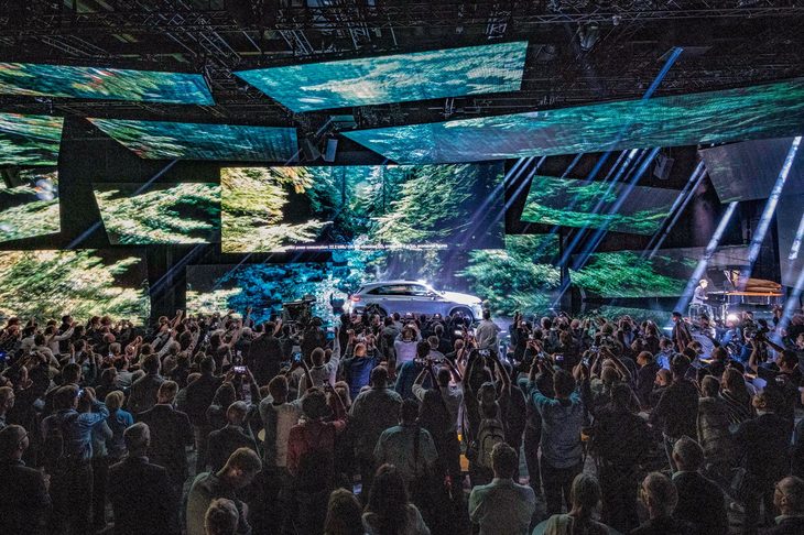 「メルセデス・ベンツEQC」発表会の様子。