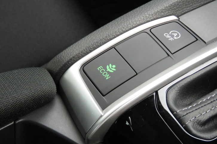 ホンダ・シビックセダン（「ECON」スイッチ）
