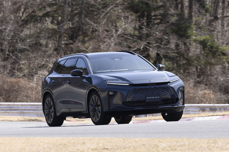 駆動方式は4WDのみの設定で、リアを独立モーターで駆動する「E-Four」。後輪操舵の「DRS」も搭載する。