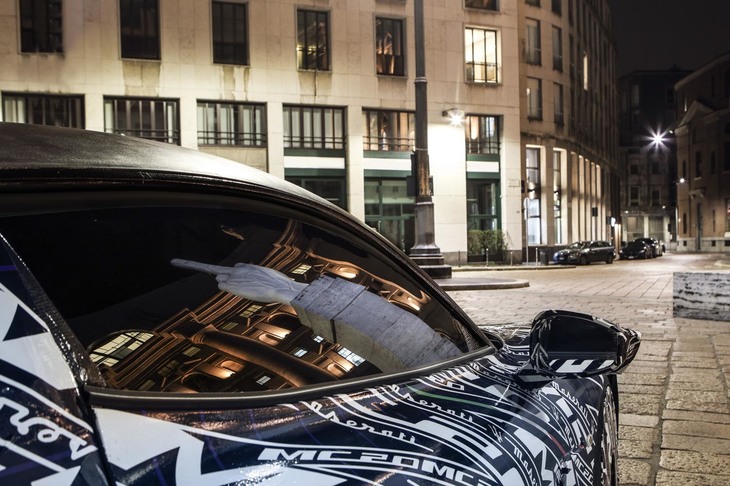 こちらも2020年3月のカット。ウィンドウグラフィックやサイドミラーの形状も、最終製品版では変わるのかもしれない。