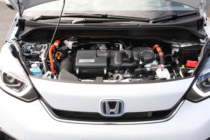 新型「フィット」には、1.3リッターの自然吸気ガソリンエンジンと、1.5リッター自然吸気ガソリンエンジンと2つのモーターを組み合わせたハイブリッド「e：HEV」（写真）の、2種類のパワーユニットが用意される。