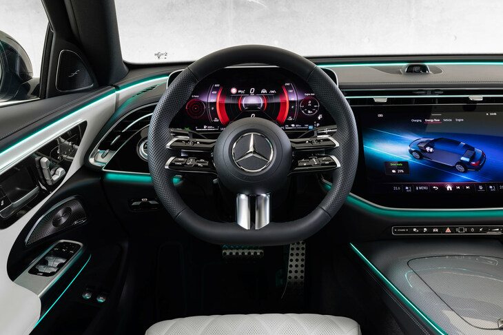 メルセデス・ベンツEクラス（ステアリングホイール）