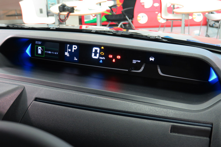 ダイハツ・タント カスタム（液晶メーター）