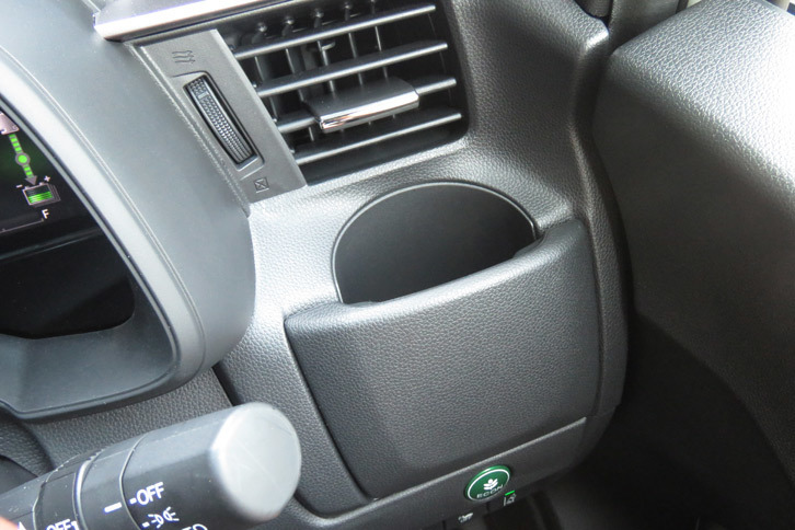 ホンダ・フィット ハイブリッドL Honda SENSING（ドリンクホルダー）