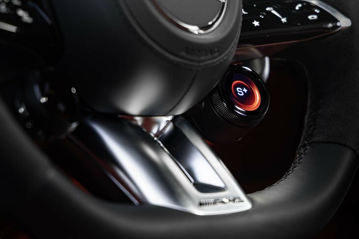 ドライブモードは「エレクトリック」「コンフォート」「バッテリーホールド」「スポーツ」「スポーツ＋」「スリッパリー」「インディビジュアル」の全7種類。