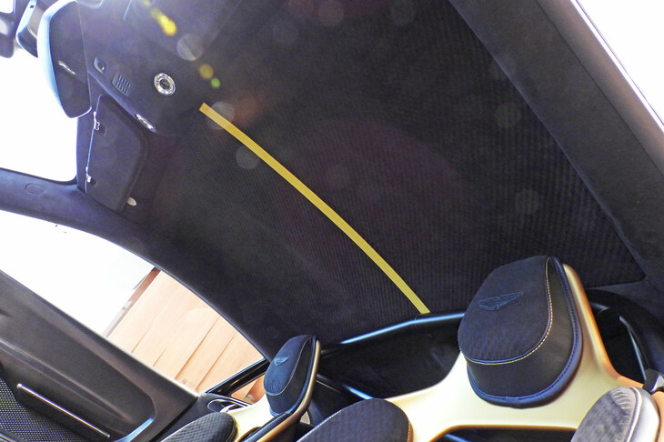 アストンマーティン・ヴァリアント（ルーフライニング）