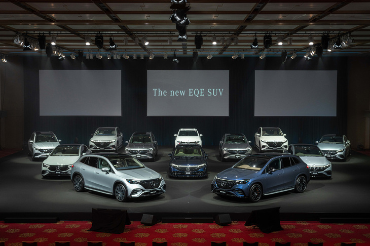 メルセデス・ベンツ日本は2019年7月の「EQC」導入以降、日本市場での電動車比率を徐々に高め、現在7モデルのBEVをラインナップしている。内訳はセダンが「EQE」「EQS」の2モデル、SUVがそのEQCをはじめとする「EQA」「EQB」「EQE SUV」「EQS SUV」の5モデルで、今後もラインナップの拡充が予定される。写真は2023年8月に行われたEQE SUVの発表イベントの様子。