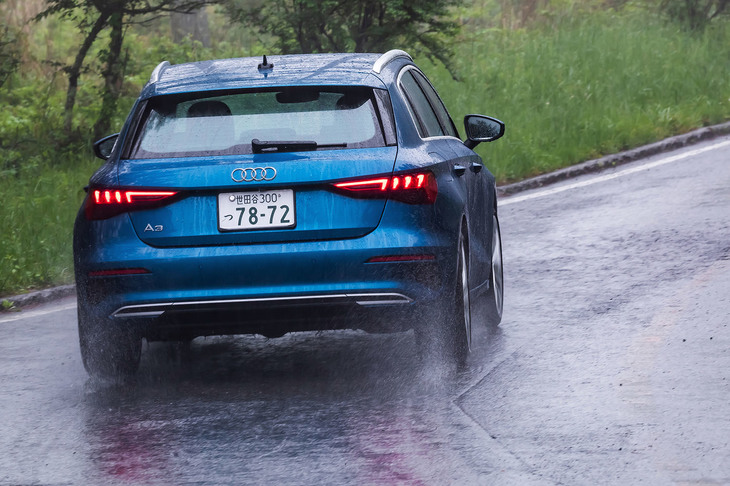 ドアミラー形状の見直しや、アンダーボディーをパネルで覆うなどの施策により、空力性能に磨きをかけた新型「A3スポーツバック」。空気抵抗の指標となるCd値は、0.28と発表されている。