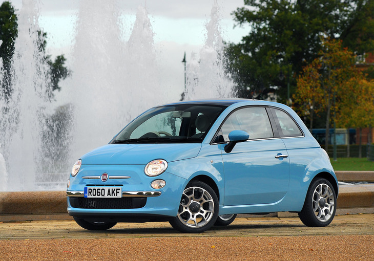 2011年「フィアット500ツインエア」。0.9リッター直2 DOHCターボユニットを搭載。