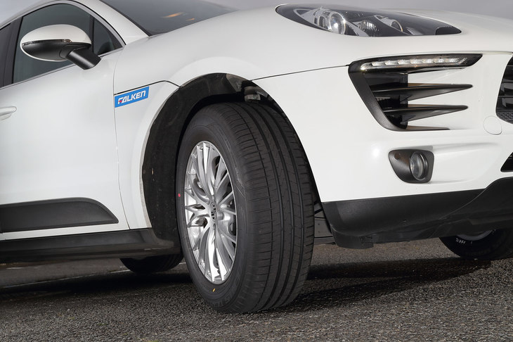 「AZENIS FK510」シリーズにはランフラットタイヤの「FK510ランフラット」やSUV用の「FK510 SUV」もラインナップされている。