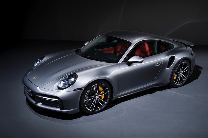 2020年3月3日に発表された最新型の「ポルシェ911ターボS」。リアに搭載される3.8リッター水平対向6気筒ツインターボエンジンは最高出力650PSを発生する。