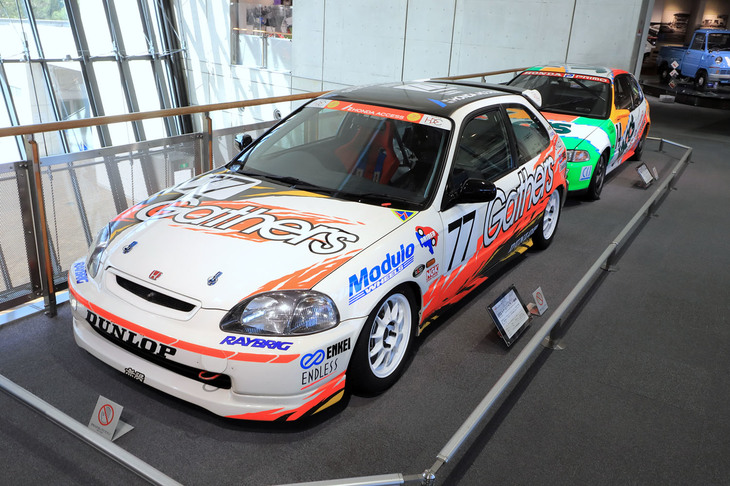 運動性能の高さから、歴代「シビック」はモータースポーツでも大活躍した。写真はN1耐久レース仕様の「シビック タイプR」（1998年）。