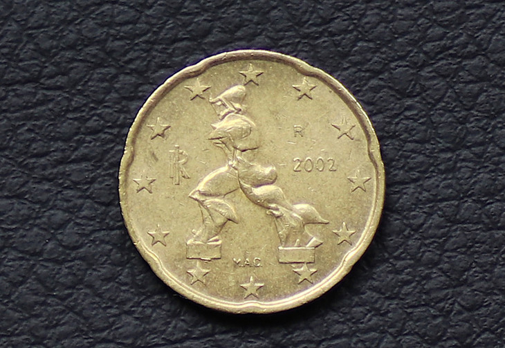 20セント硬貨のイタリア版。裏面のモチーフは、ボッチョーニによる『空間の中の連続性の形態』である。