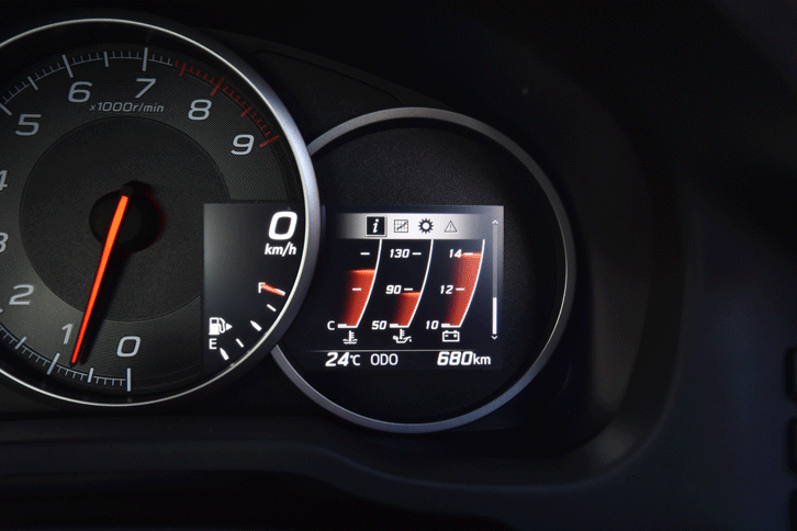 「BRZ S」のメーターには、フルカラーのマルチインフォメーションディスプレイが装備される。（写真をクリックすると、Gセンサーなどの各種表示が見られます）