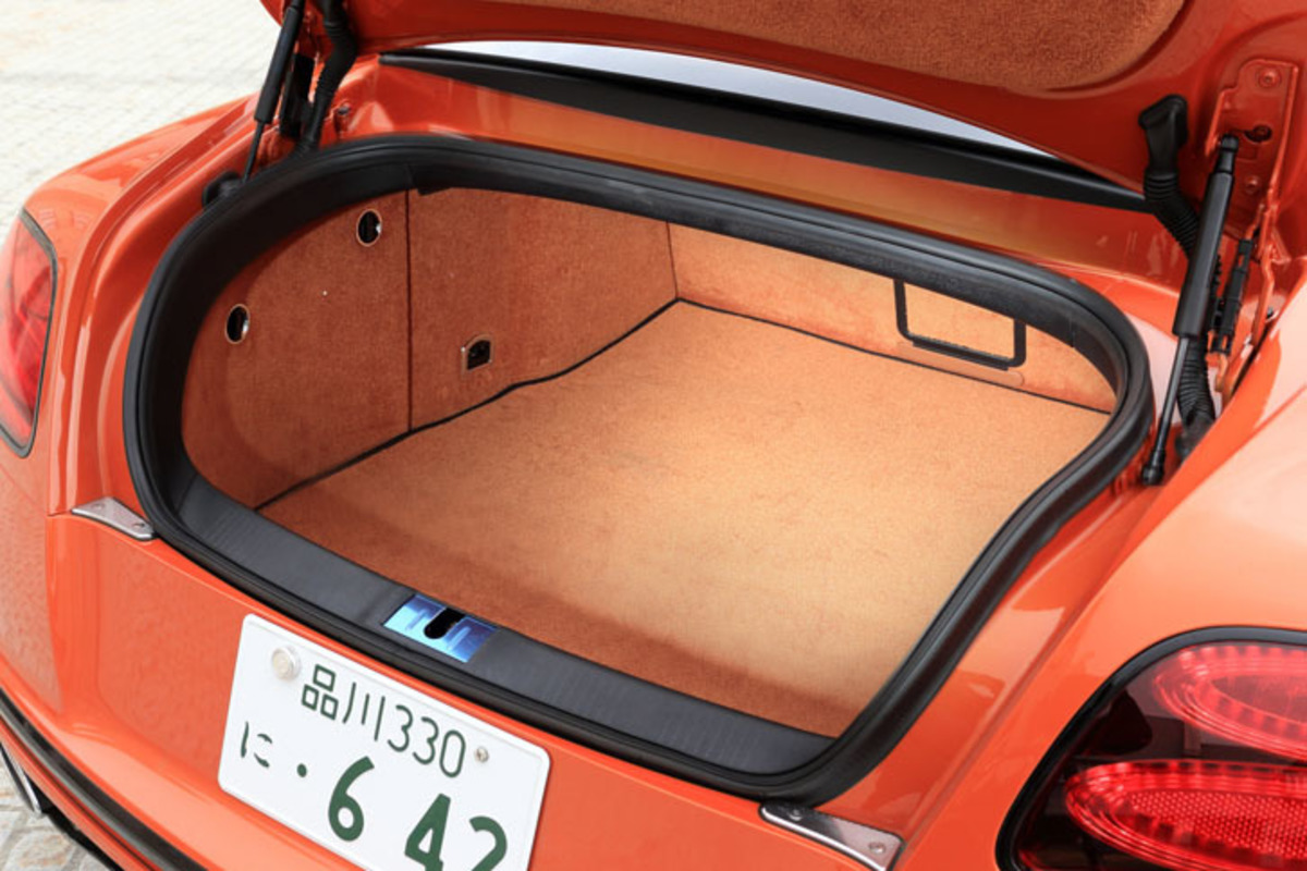 ベントレー・コンチネンタルGTスピード ブラックエディション（4WD/8AT