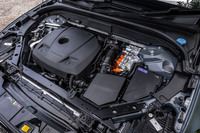 最高出力253PSの2リッター直4ターボエンジンと、同71PSのフロントモーター、同145PSのリアモーターで構成される「XC60リチャージプラグインハイブリッドT6 AWD」のパワーユニット。