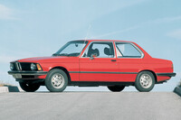 1975年に登場した初代「BMW 3シリーズ」（E21）。