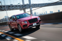 高速走行時のエキサイティングなV8サウンドも「ベンテイガV8」の魅力のひとつ。