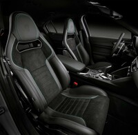 「ジュリア2.9 V6バイターボ クアドリフォリオ」のスパルコ製カーボンバケットシート。