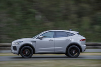 試乗した「EペースR-Dynamic S」のボディーカラーは「ボラスコグレー」。245/45R20サイズの「ピレリ・スコーピオンゼロ」タイヤが装着されていた。