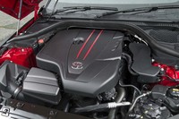 最高出力258psのB48型2リッター直4ターボエンジン。1550rpmの低回転域から400Nmの最大トルクを発生。0-100km/h加速5.2秒を実現している。