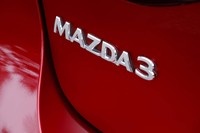 これまで国内では「アクセラ」の名で扱われてきたグローバルモデル「マツダ3」。新型は日本仕様もマツダ3を名乗ることになる。