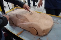 「Out of KidZania in TMS2019」のすぐ隣では、クレイモデルの削り出しも体験できる。