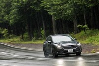 WLTCモードの燃費値は16.6km/リッター。車格からはほどほどといえるが、スバルには「e-BOXER」以外にエンジン車の燃費向上策がないのが困りどころ。