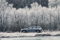 ボルボが「V90／V90クロスカントリー」に48Vマイルドハイブリッド搭載車を設定の画像
