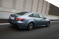 「クラウン」は予防安全パッケージ「Toyota Safety Sense」が全車に標準装備。全車速対応のACCや車線中央維持機能、夜間の歩行者も検知する衝突被害軽減ブレーキなどが備わる。